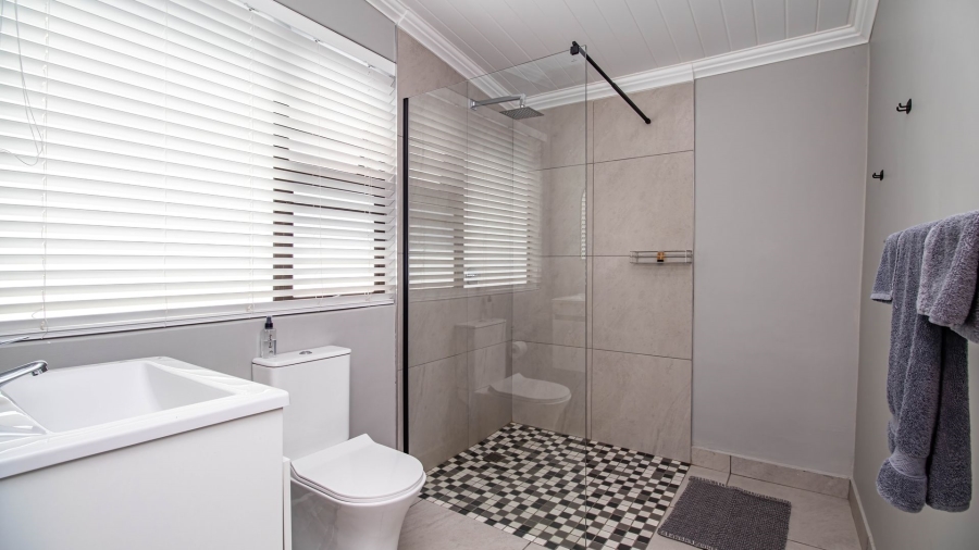 7 Bedroom Property for Sale in Knysna Central Western Cape